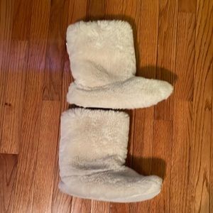 Lauren Conrad Faux Fur Slippers Size XL(9-10)